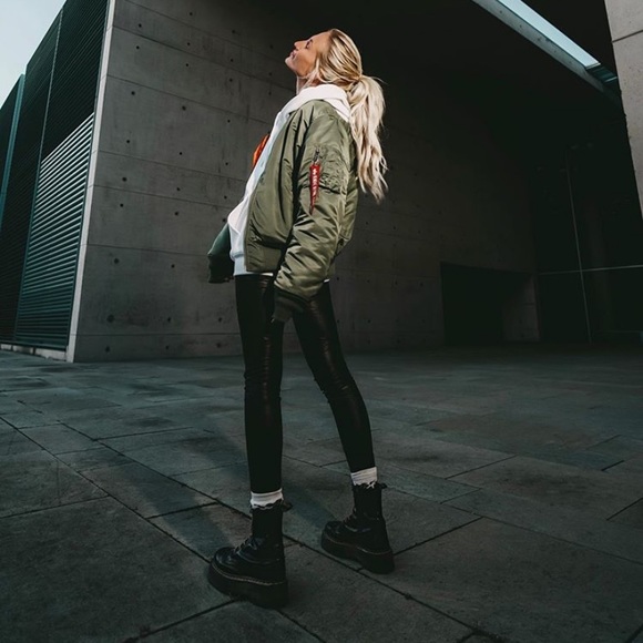 UGG Women’s Frances Oversized Bomber - Picture 6 of 16